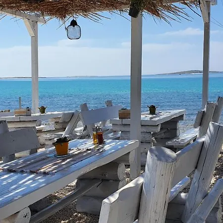 Luxury With Beautiful Garden 100 M From *