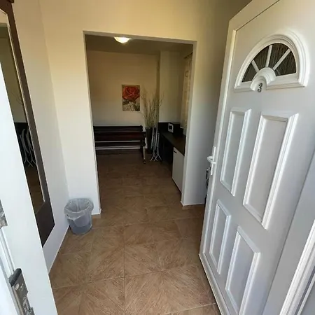 Luxury With Beautiful Garden 100 M From Apartman Medulin