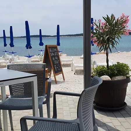 Luxury With Beautiful Garden 100 M From * Medulin